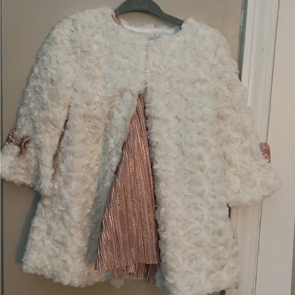 Toddler girls sparkle dress with fuzzy cape set